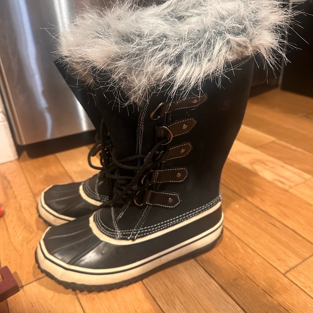 Black and White Fur-Lined Winter Boots